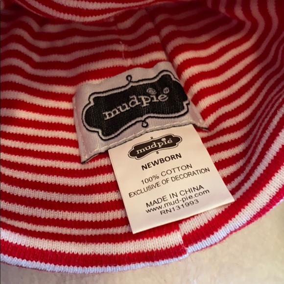 ONLY 1 LEFT!!! Mud Pie: Newborn Bundle- Hat & Socks - Picture 3 of 3